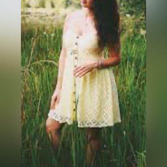 Yellow lace dress size L with button front closure. Mini. Juniors - Picture 3 of 7